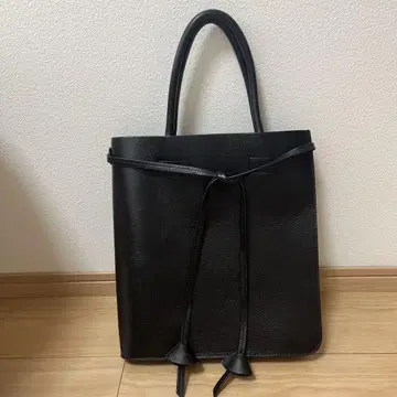 블랙 가죽 토트백, 외부 포켓 부착