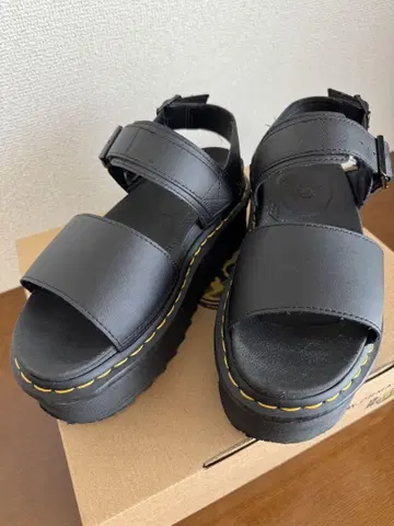 Dr. Martens 통굽 샌들 블랙