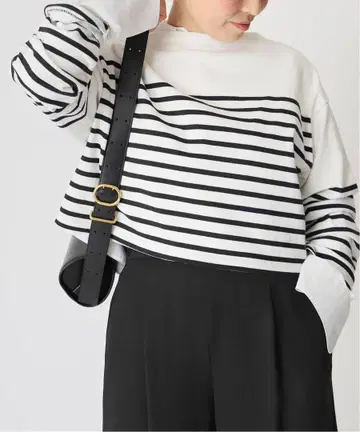 EVERYDAY I LIKE. Cropped Stripe 티셔츠