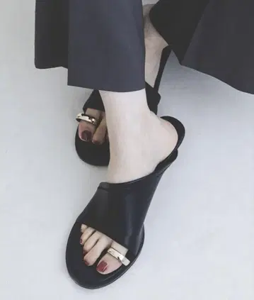 [미사용 새상품] NOBLE LE VERNIS/르베르니 토링 샌들