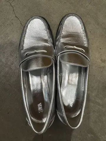 [1회 사용] ZARA / 실버 가죽 로퍼