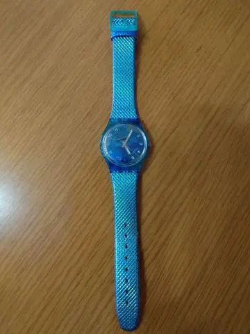 swatch 홀로그램 느낌