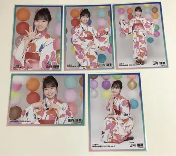 AKB48 야마우치 미즈키의 브로마이드입니다.