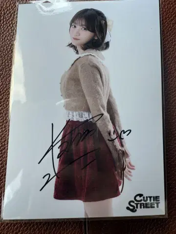 CUTIE STREET 이타쿠라 카나 사인 포함 브로마이드