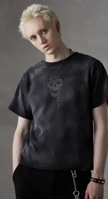 스컬 큐빅 디자인 티셔츠 블랙 GRANCY M 사이즈