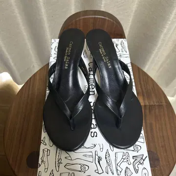 Carmen Salas 블랙 플립플랍 힐 5cm