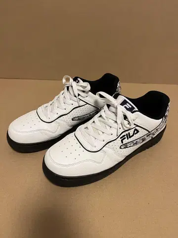 FILA 스니커즈 화이트 27cm