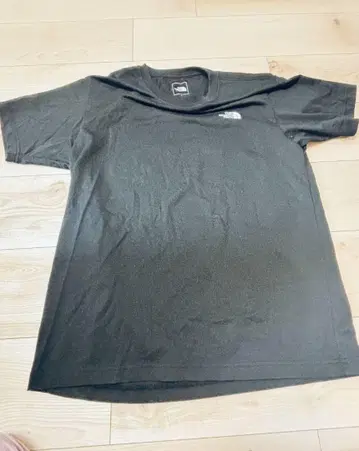 THE NORTH FACE 블랙 T셔츠