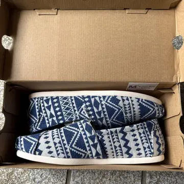 TOMS 네이비 기하학 무늬 슬립온 M