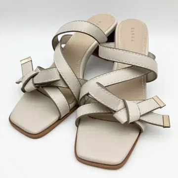 RANDA 란다 비대칭 리본 뮬 샌들 아이보리 23cm