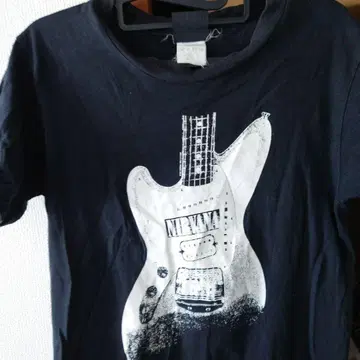 NIRVANA 기타 T셔츠 M 사이즈 wall of fameUSED 제품