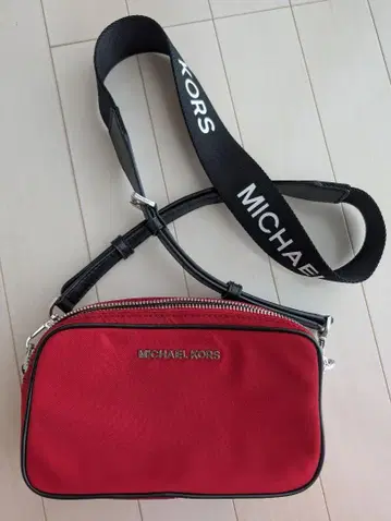 MICHAEL KORS 레드 숄더백