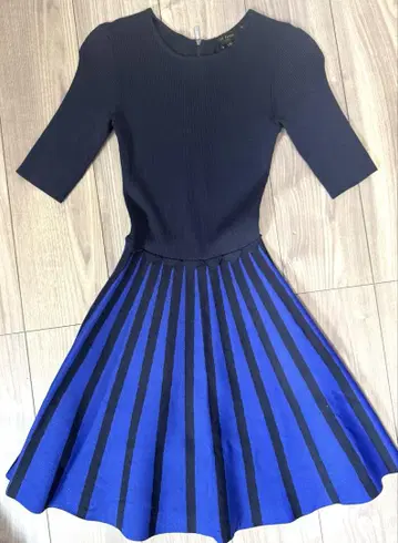 TED BAKER 네이비와 파랑 스트라이프 반팔 원피스