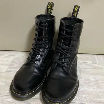 닥터마틴 8홀 부츠 24cm