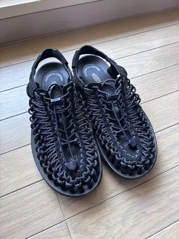 KEEN 샌들