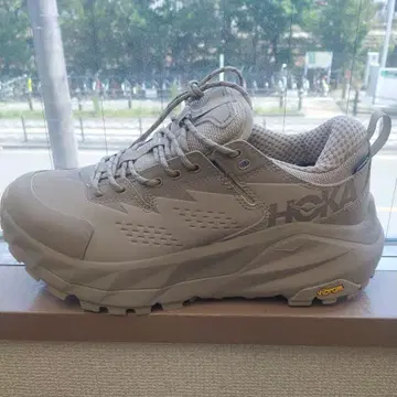 HOKA ONE ONE 트레일 러닝화 베이지