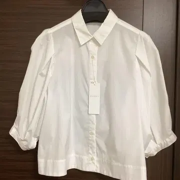 # Newans [이지케어] 턱 슬리브 숏 기장 셔츠