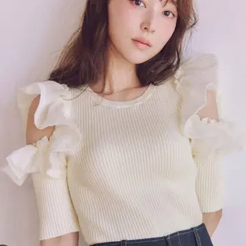 PEACH JOHN 프릴 반팔 니트