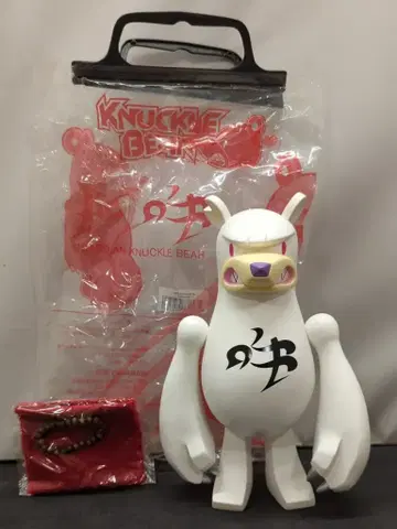 TOY2R 너클베어 Guardian