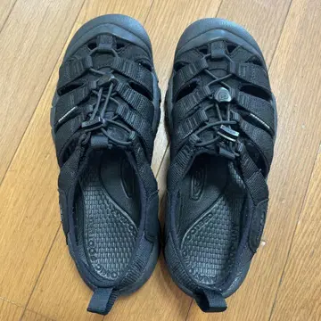 KEEN 아웃도어 샌들 블랙 7.5