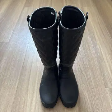 블랙 퀼팅 롱 부츠