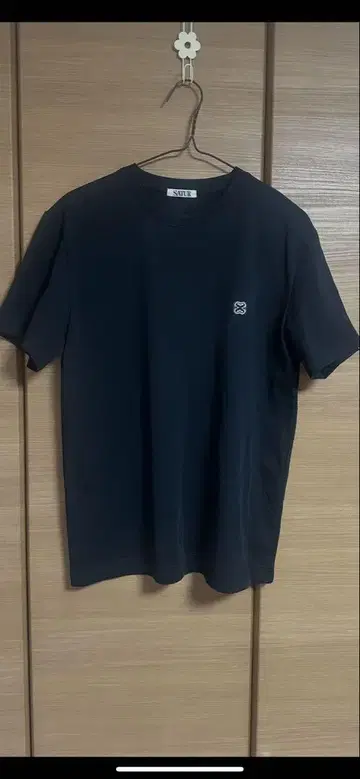 SATUR (세터) 블랙 티셔츠