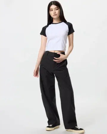 유니클로 저지 배럴 레그 팬츠 M 사이즈 블랙