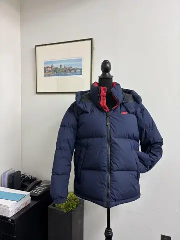 New balance 네이비/레드 후드 부착 다운 자켓