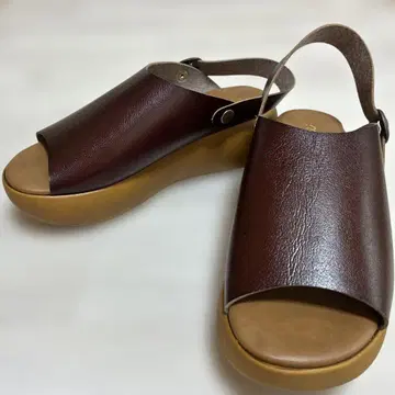 Shuttee 다크 브라운 통굽 샌들 오픈토 사이즈 L L