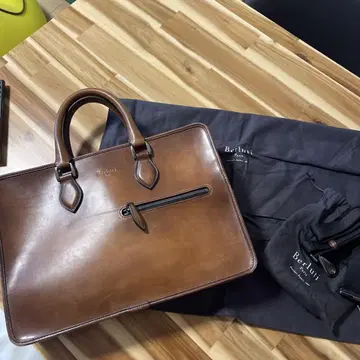Berluti 브라운 가죽 핸드백