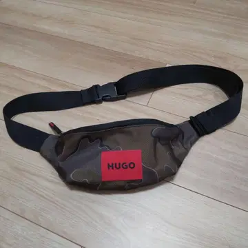 HUGO BOSS 카모플라쥬 바디백
