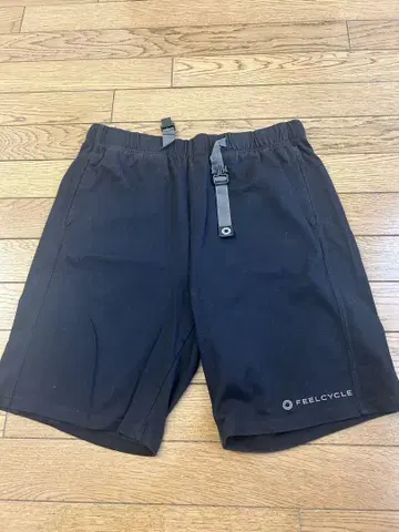 FEELCYCLE 블랙 숏팬츠