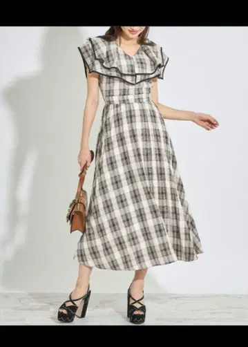 tocco closet 파이핑 빅 카라 체크 무늬 플리츠 원피스 M
