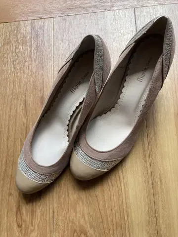 Marie 베이지 스웨이드 펌프스 23cm