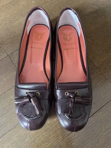 TO & CO. 다크 브라운 모카신