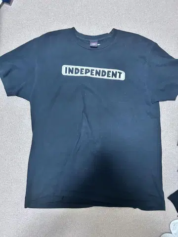 INDEPENDENT 블랙 티셔츠 스케이트
