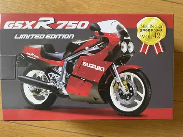 GSX-R750 한정판 메탈릭 블랙