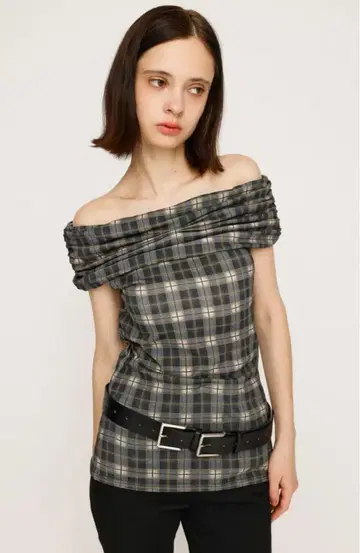 SLY STRETCH CUT OFF SHOULDER TOPS M/BLK