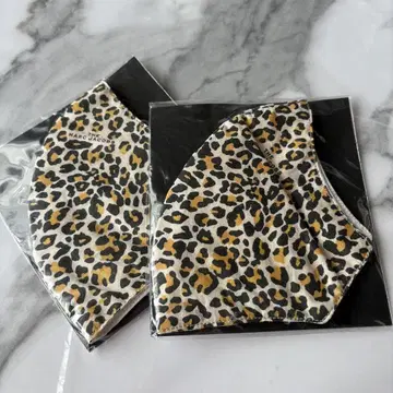 MARC JACOBS The Leopard Mask 2매 세트