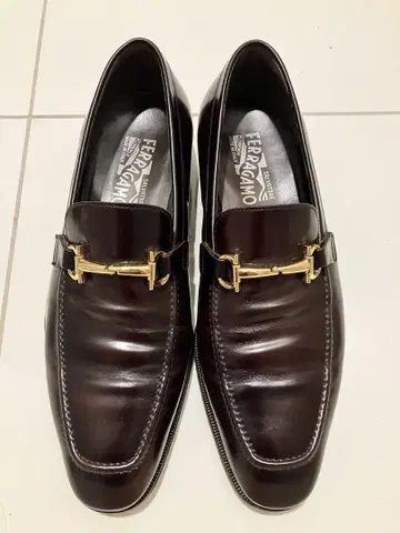 Ferragamo 다크 브라운 로퍼