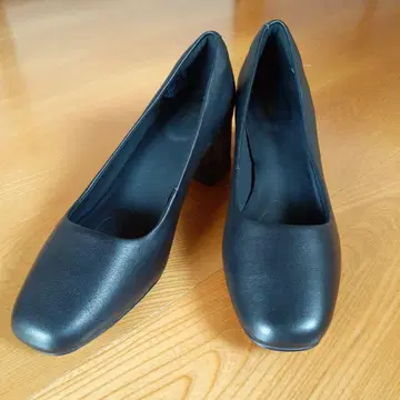 클락스 블랙 스퀘어토 펌프스 미디 힐 25cm