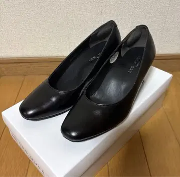 LES MUES 블랙 하이힐 펌프스 22.5