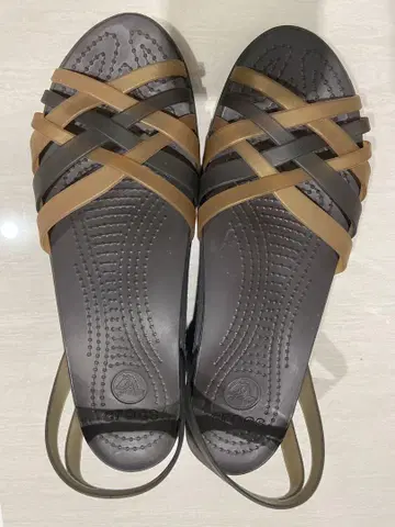 CROCS 샌들 와라체 미니 웨지힐 샌들