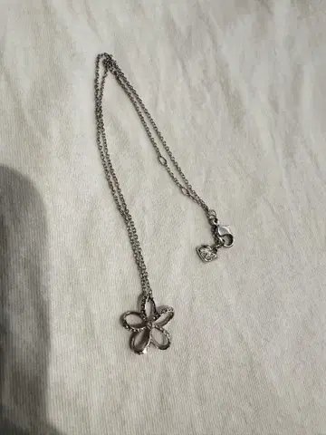 SWAROVSKI 꽃 모양 목걸이