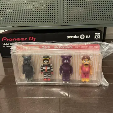 미개봉 고질라 VS 맥도날드 BE@RBRICK 4체 세트