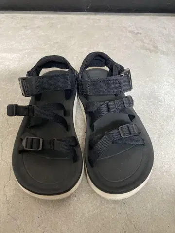 Teva 블랙 스포츠 샌들