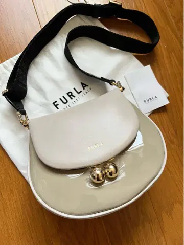 새상품 FURLA 숄더백 베이지