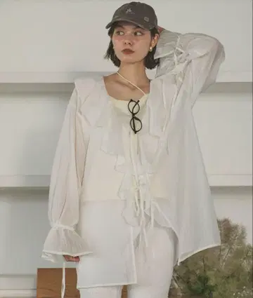 loin nuit 초커 러플 시어 블라우스