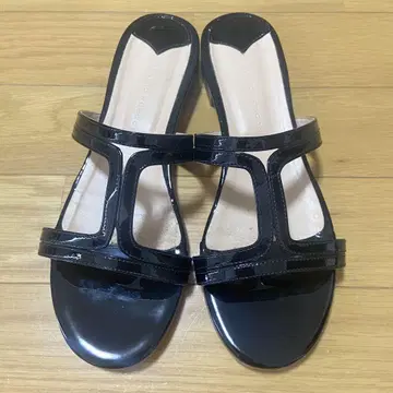 파비오 루스콘 플랫 샌들 에나멜 블랙