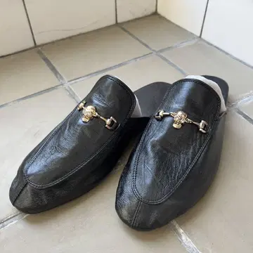 스컬 장식 블랙 가죽 오픈 로퍼 26cm